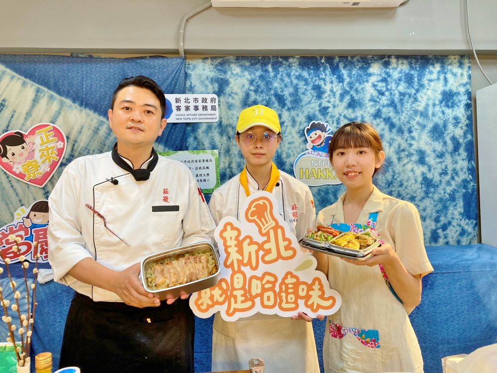 《圖說》由哈客青年智庫團成員擔任主持,拍攝客家美食推廣影片。〈客家局提供〉