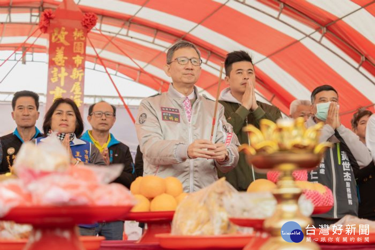 王副市長與來賓一同祈福。