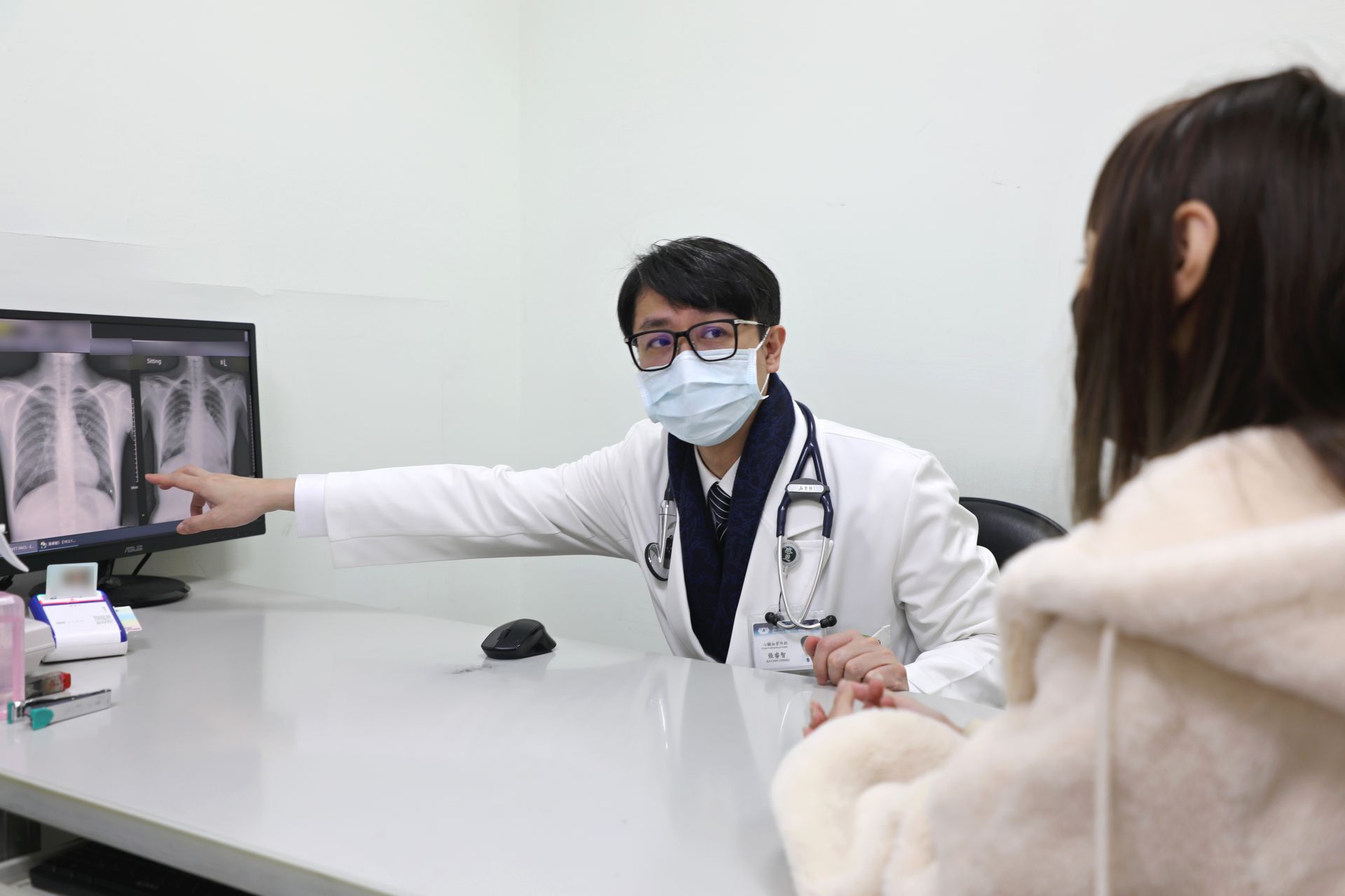 張睿智主任指出,葉克膜雖然能維持病人全身器官的正常運作,卻會對心臟造成極大的阻抗和壓力,使左心室無法把在肺部交換氧氣的血液打出去。