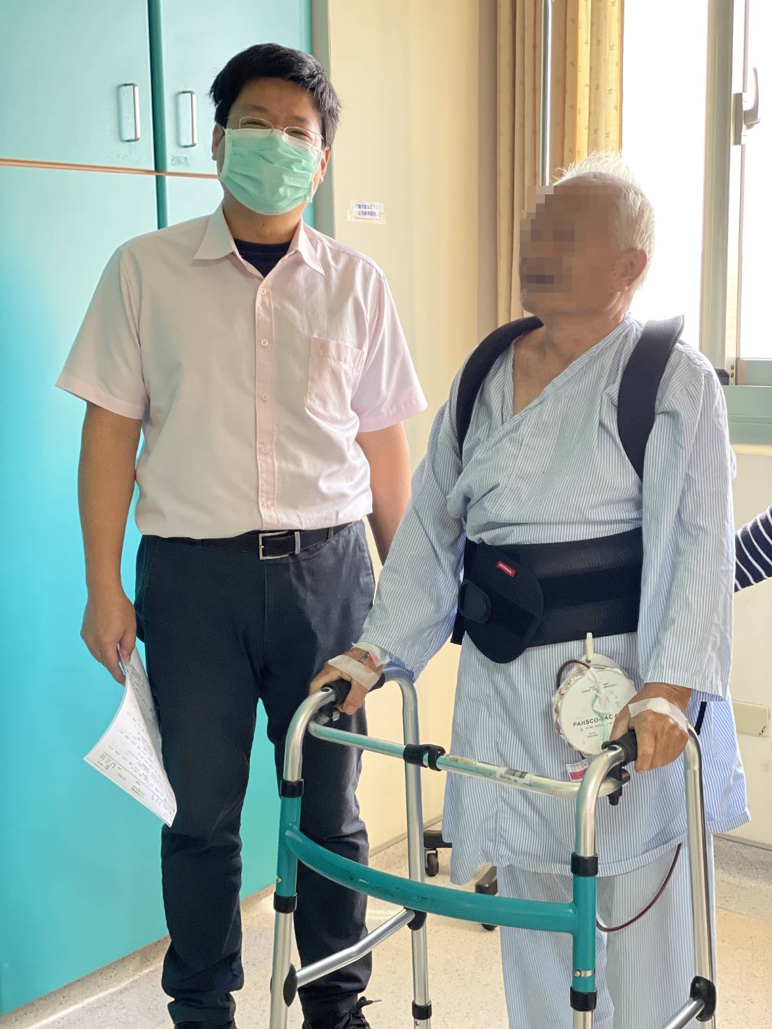 雙通道內視鏡手術成功解除90歲患者脊椎退化　重拾行動自如
