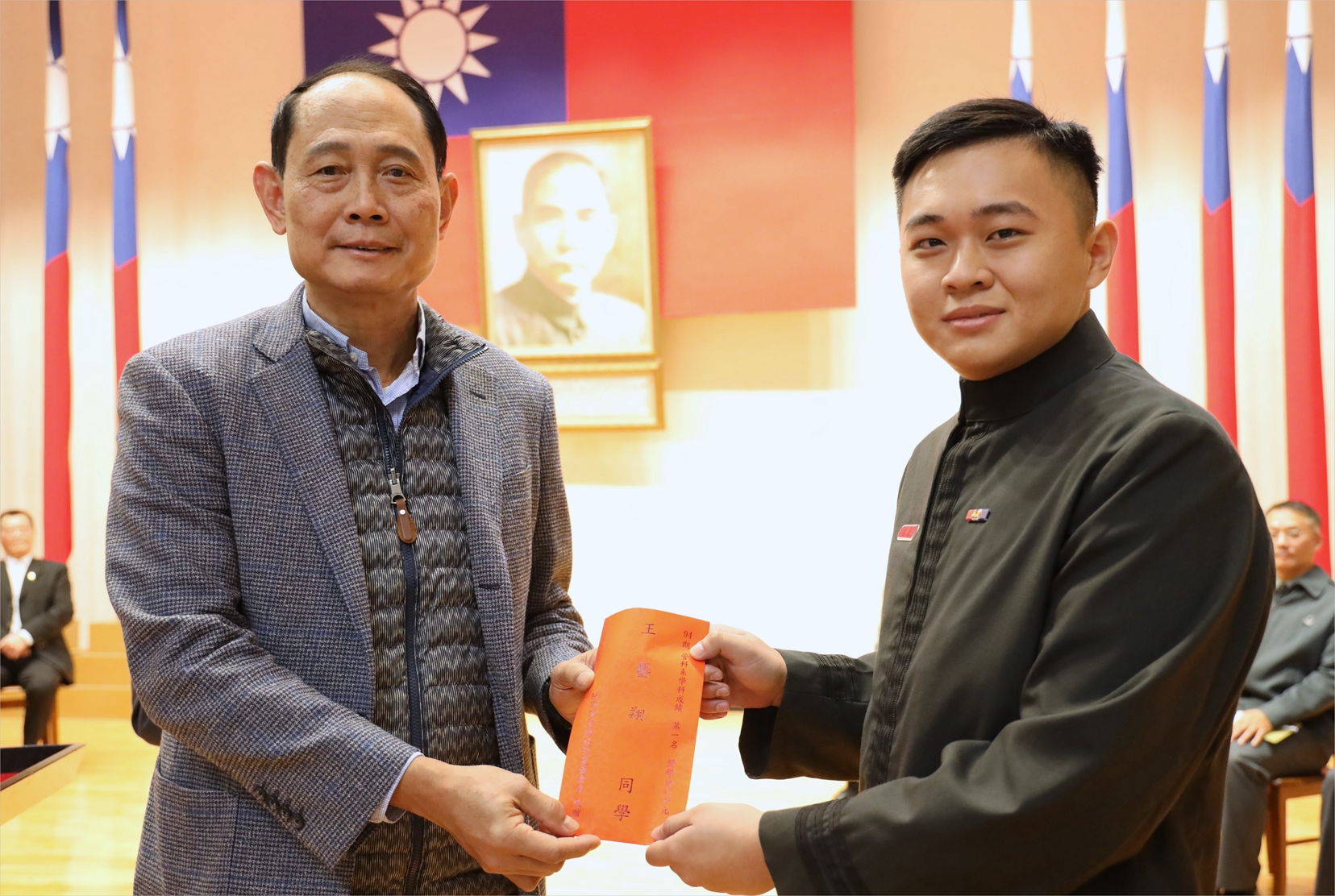 陸官校友基金會頒發獎學金 前校長全子瑞 勉同學堅守愛國意識 保國衛民