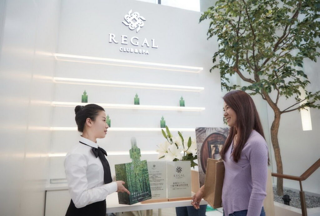 「東森自然美生技美學中心」全面升級為「REGAL CLUB & SPA」，秉持以「天然為本」理念守護地球。