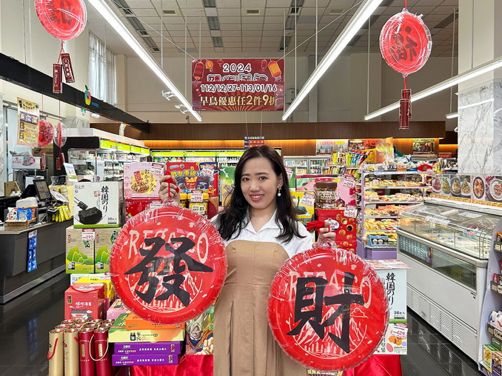 萊爾富超商獨家引進RECA福氣春聯丸,門市現售春派氣功款和龍年特別款,最低享8.4折。