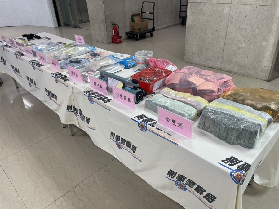 肅槍掃毒 警破分裝工場逮4人27歲男身藏二槍也落網 223 cnews204240104a08