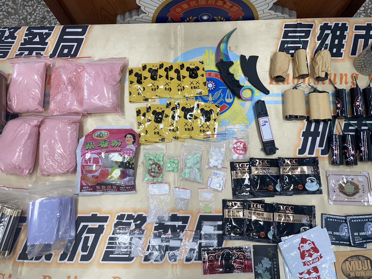 高市刑大查獲贓證物琳琅滿目〈圖／記者蔡宗武翻攝〉