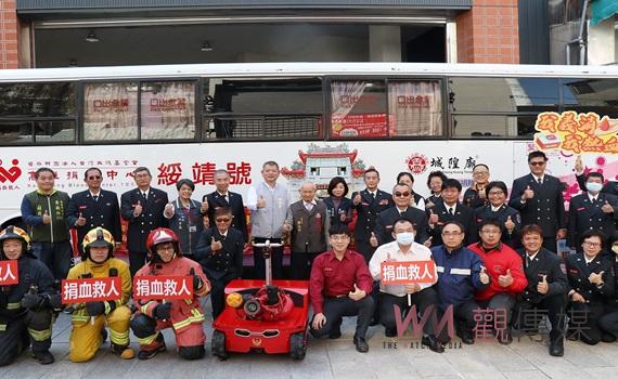 城隍廟祈求無災 建東精工捐贈消防機器人降低救災風險