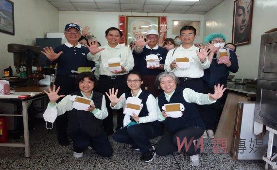 「蛋糕師兄」年事已高 慈濟醫院院長助陣五周年院慶蛋糕製作