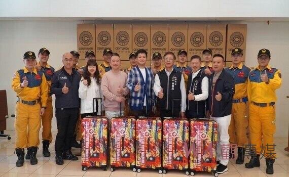 充實支援救災任務裝備!中市消防局特搜大隊獲贈客製化旅行箱