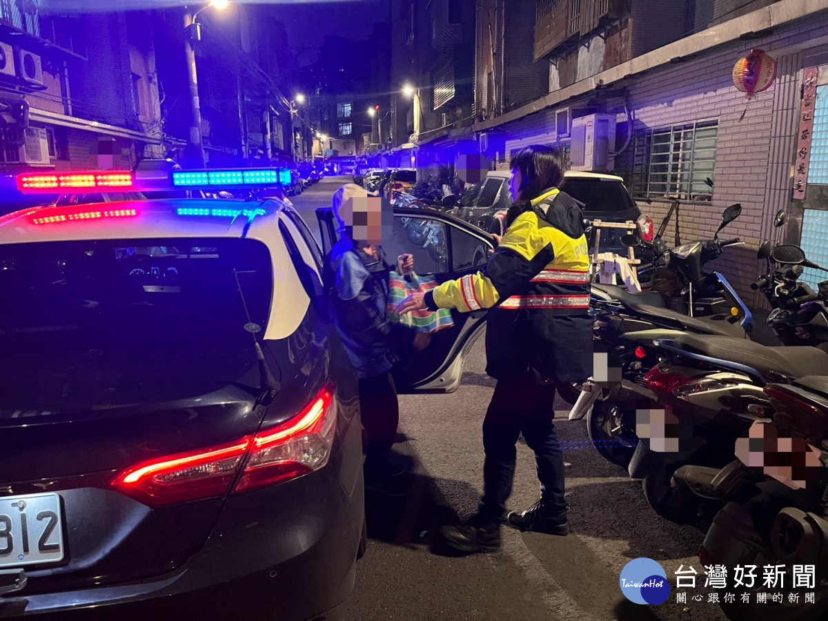警方積極協助將老婦平安順利的送返家。<br /><br />