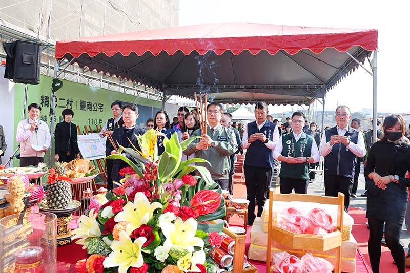 「臺南市永康區精忠二村眷改土地標售暨規劃開發案」公營住宅上樑典禮。圖/台南市政府