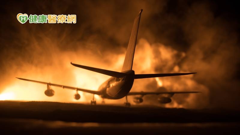 飛機起火逃生分秒必爭! 醫示警「這些毛」燒掉灼傷快就醫
