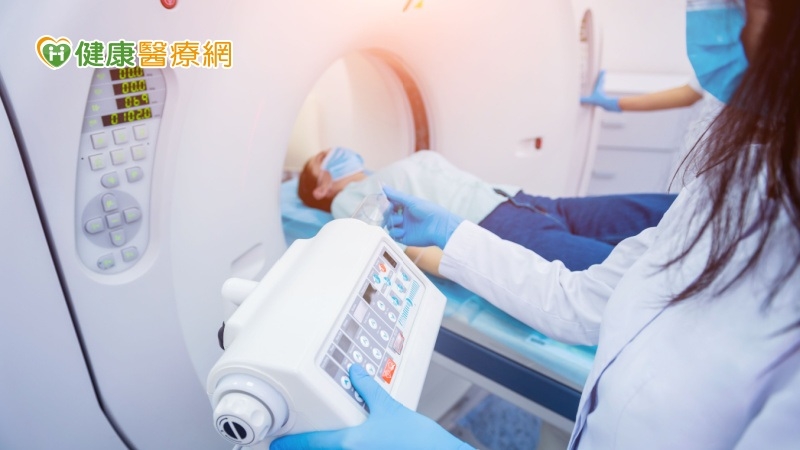 她胸悶、腹悶就醫找不到原因 「1024切電腦斷層檢查」揪冠狀動脈嚴重阻塞