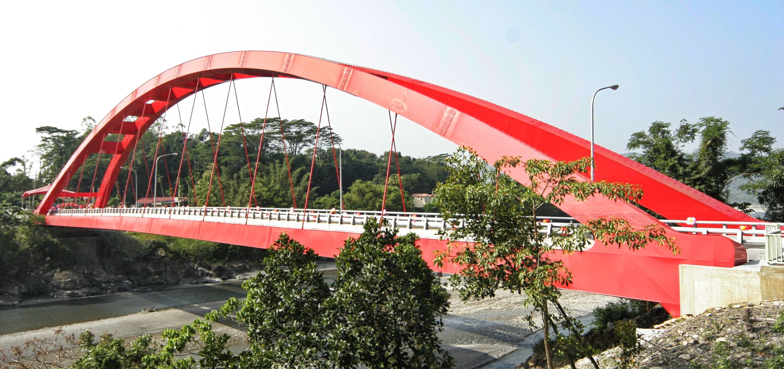 ▲中鋼捐建的東溪大橋。（圖／中鋼提供）