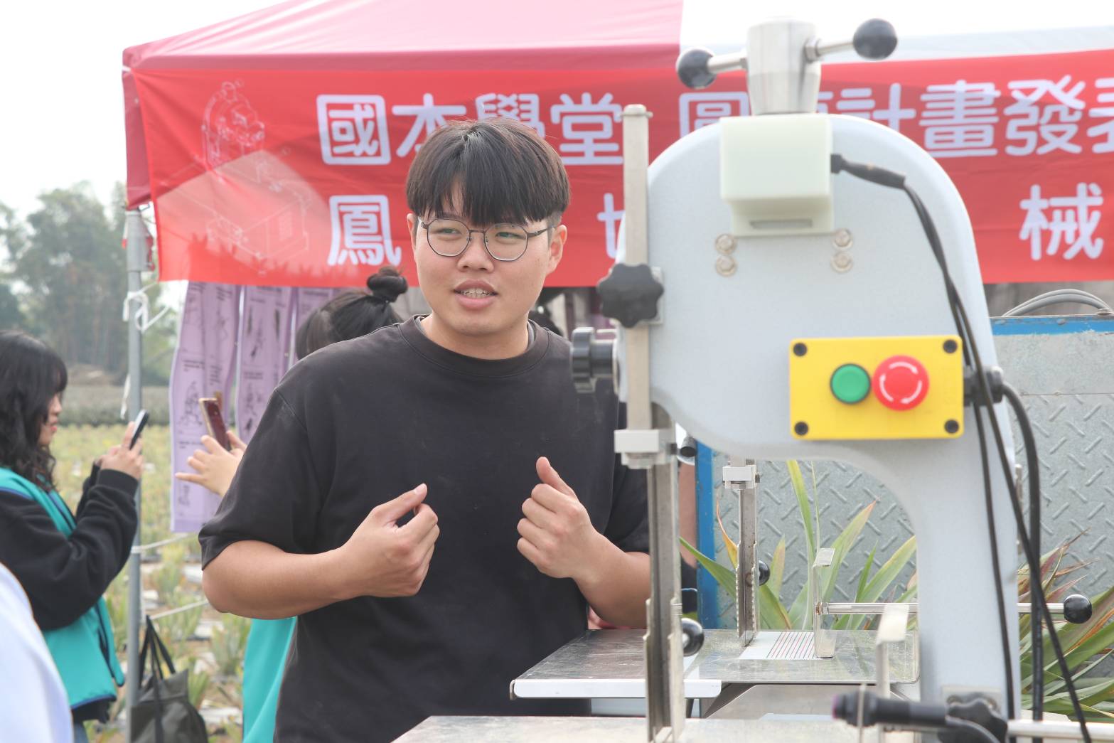 農業新創力!嘉義青農鳳梨切苗機械化發表會