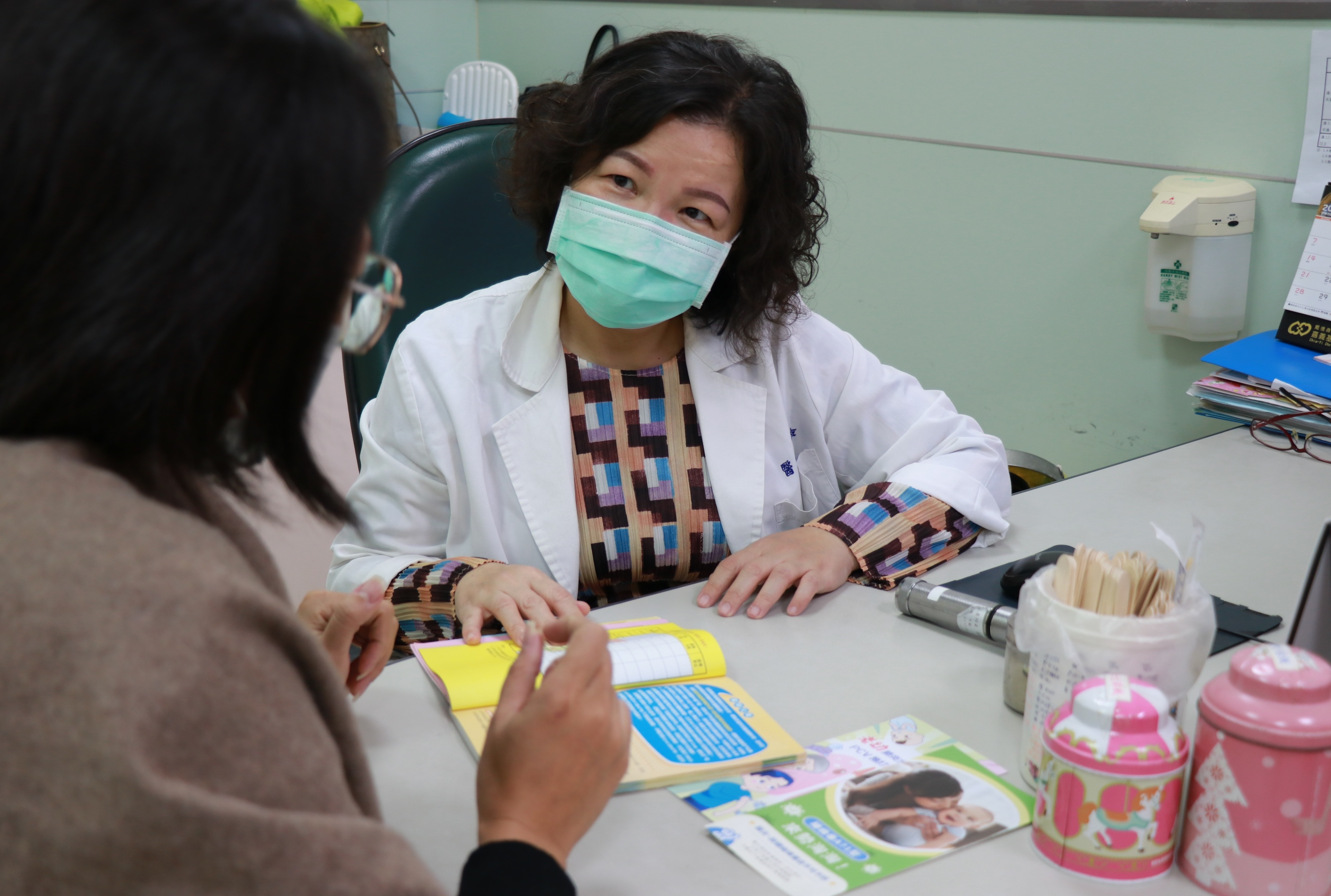 季節病毒全年盛行 嘉基醫:公費加自費疫苗築起幼童免疫防護網