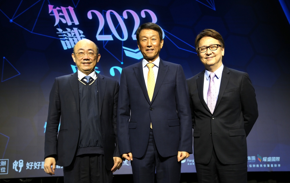 圖:第二階段【地緣政治與戰爭風險的挑戰】由主持人李四端(右)，前立委郭正亮(左)與前參謀總長李喜明(中)進行精采的對話。(圖/好好聽文創提供)