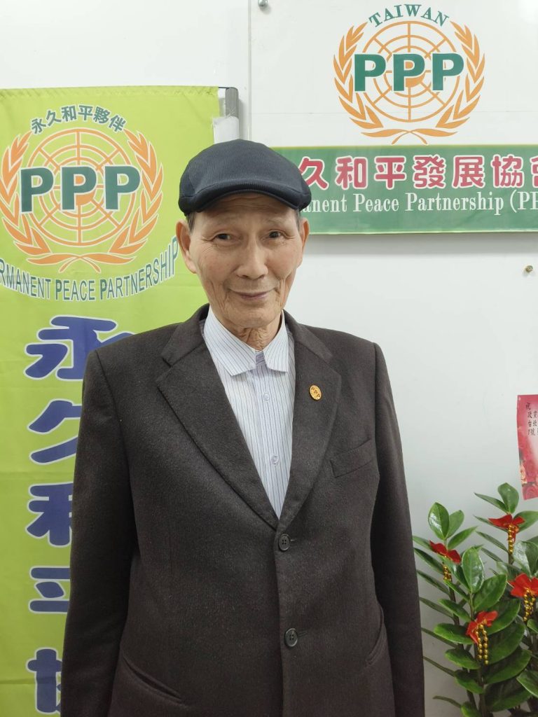 制度救世島黨主席黃千明應以國際法為出發,永久和平法是解決方案。(攝影/蔡昀臻拍攝)