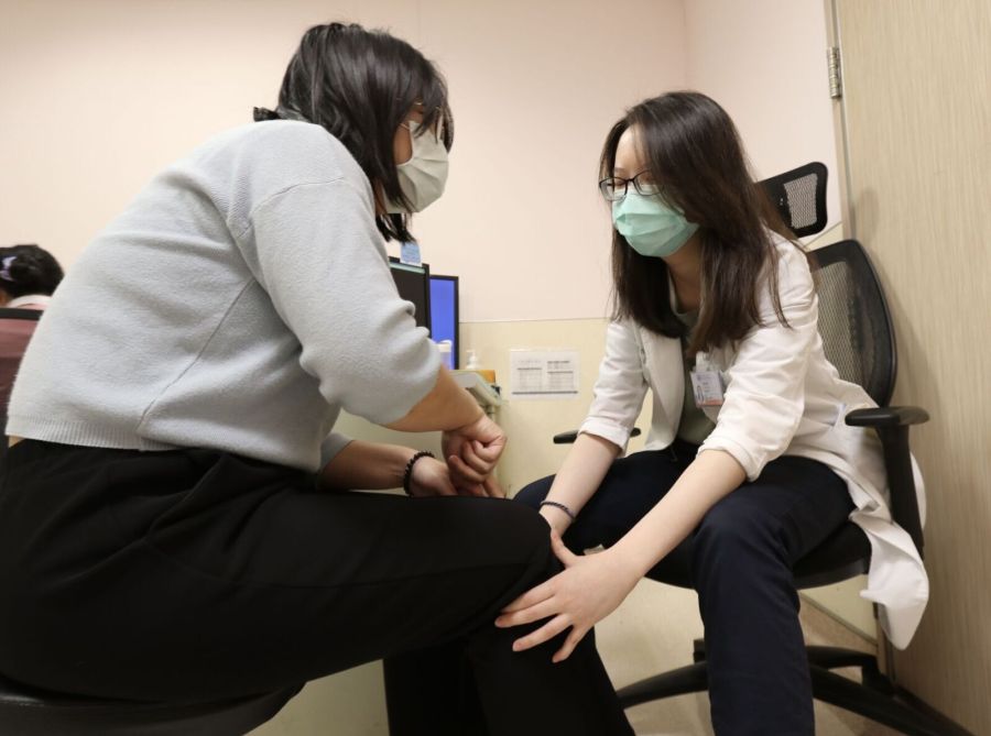 天一變冷「每走一步都劇痛」 退化性膝關節炎愛找4類人 216 天一變冷「每走一步都劇痛」 退化性膝關節炎愛找4類人 215