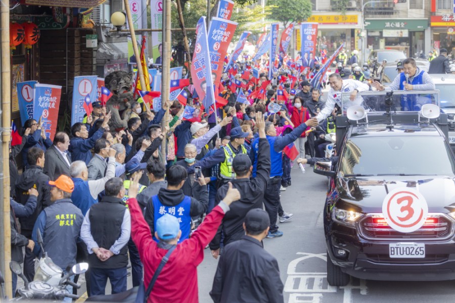 號召主流民意拚輪替 侯友宜啟動六都大車掃 212 侯友宜5日在新北市三重區車掃。