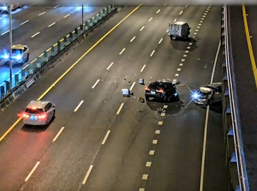 人沒事快拍照速移車 國道警提醒三原則避免二次事故 229 cnews204240105a11