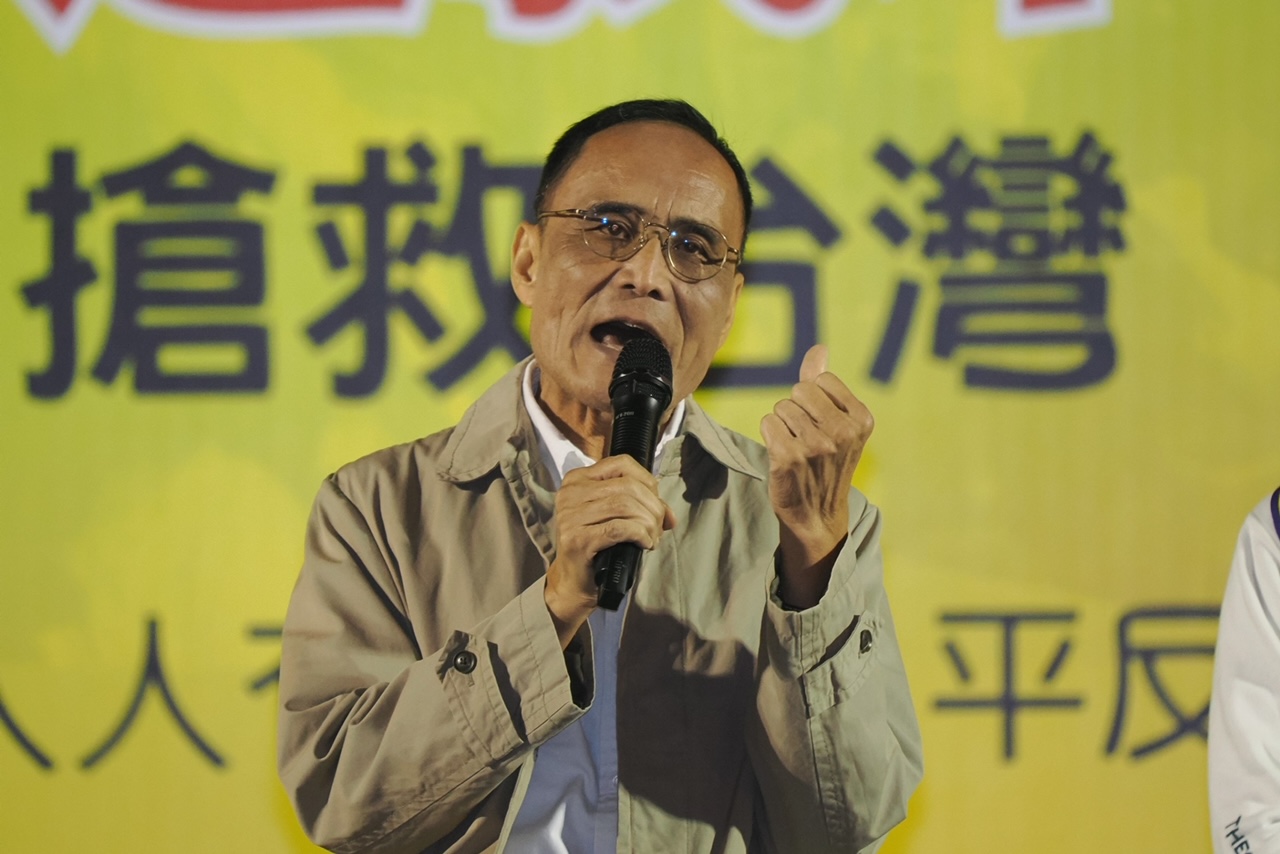 ▲林文義看到瑞士山莊變成個廢墟,感嘆一個很幸福的地方,竟然變成那麼不幸福。(記者晨曦翻攝)