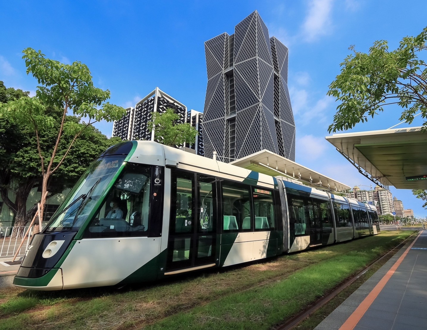 高雄輕軌試營運大亂套
