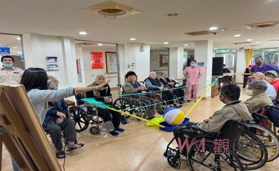 彰化榮家養護堂舉辦紅白跨年PK大賽　促進長者健康同樂