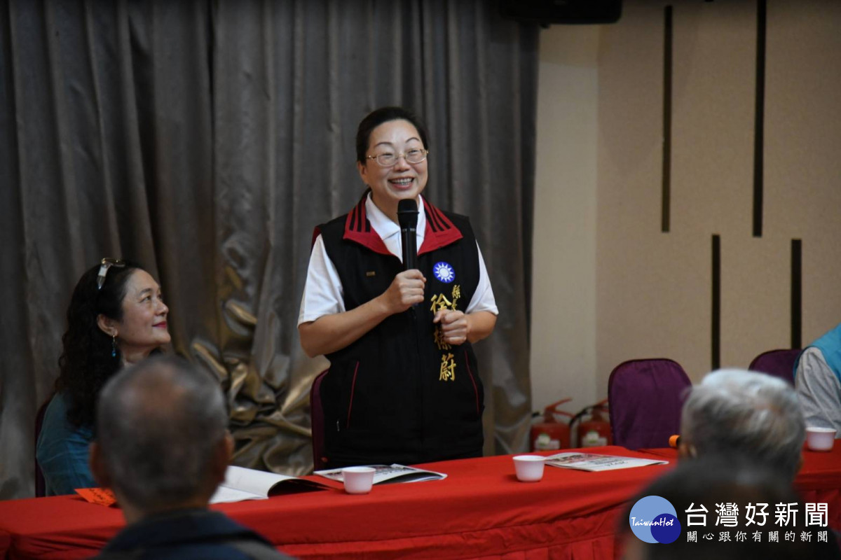 徐榛蔚出席社團會員大會及社福平安福氣餐會　寒冬送暖關心長者