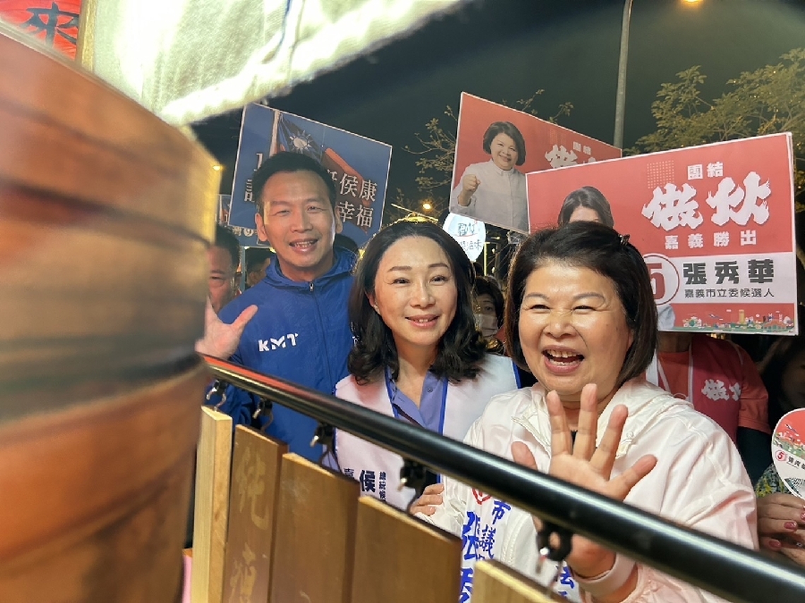 李佳芬陪掃街嘉市湖美夜市 張秀華期許攜手韓國瑜發展雲嘉生活圈