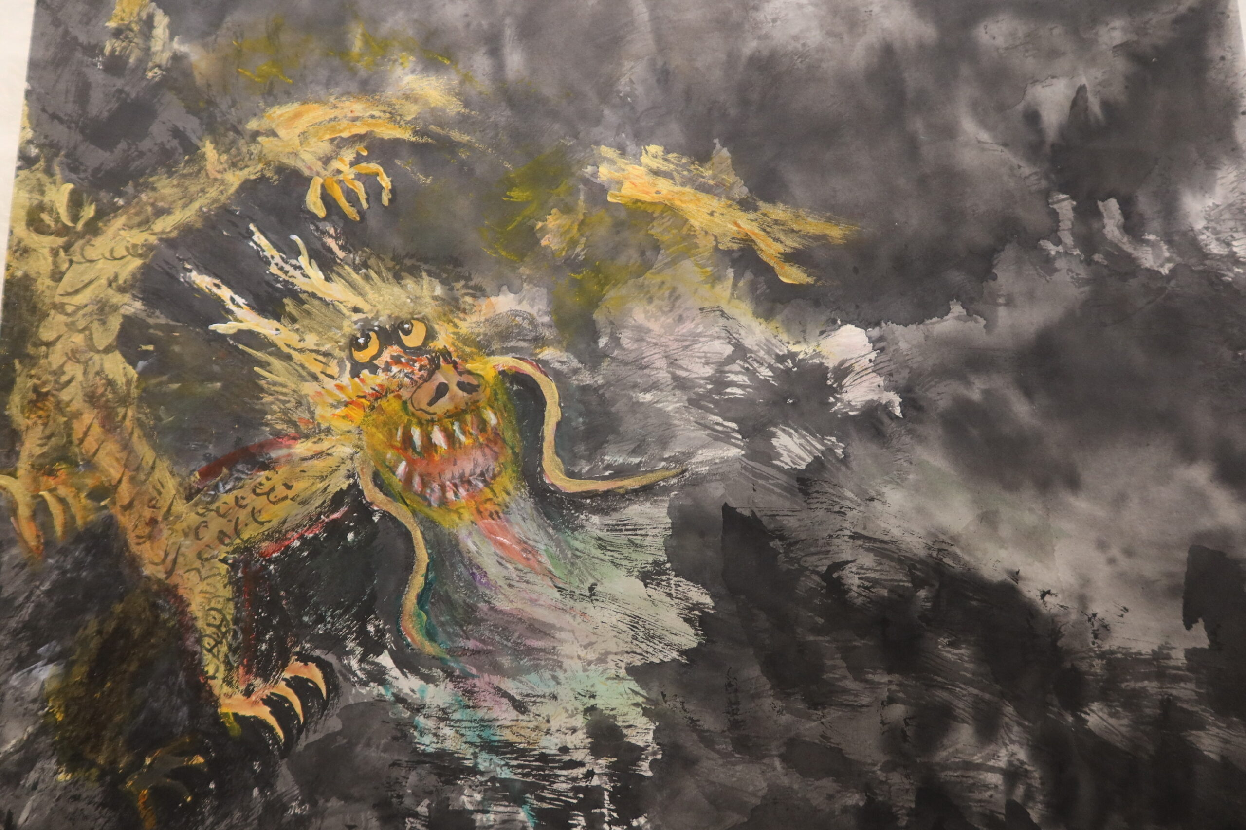 ▲江慶章老師國畫班師生聯展在，展覽作品風格各異，從細膩的水墨山水到充滿生機的花鳥畫。（記者張溎壕攝）