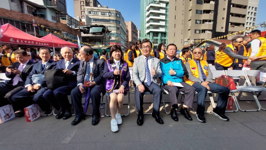 台北市副市長李四川(左七)出席國際獅子會300A3區捐贈消防車典禮,現場冠蓋雲集。