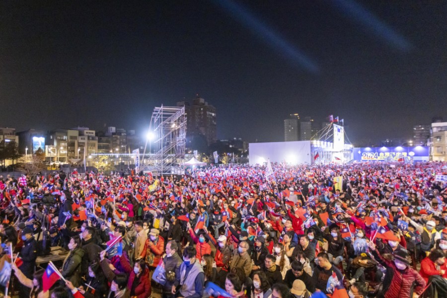 桃園造勢逾十萬人到場力挺 侯友宜:邀各黨人才組聯合政府 258 侯友宜6日桃園大造勢,現場逾十萬人到場力挺。