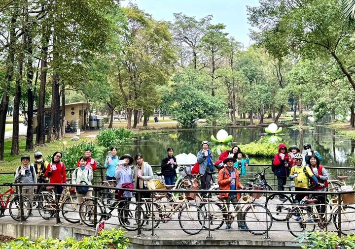 鳳山光之季璀璨高雄 騎乘單車漫遊12座燈區