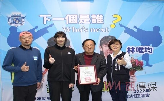 跆拳道國手林唯均返母校中港高中！在地企業共促運動人才培育