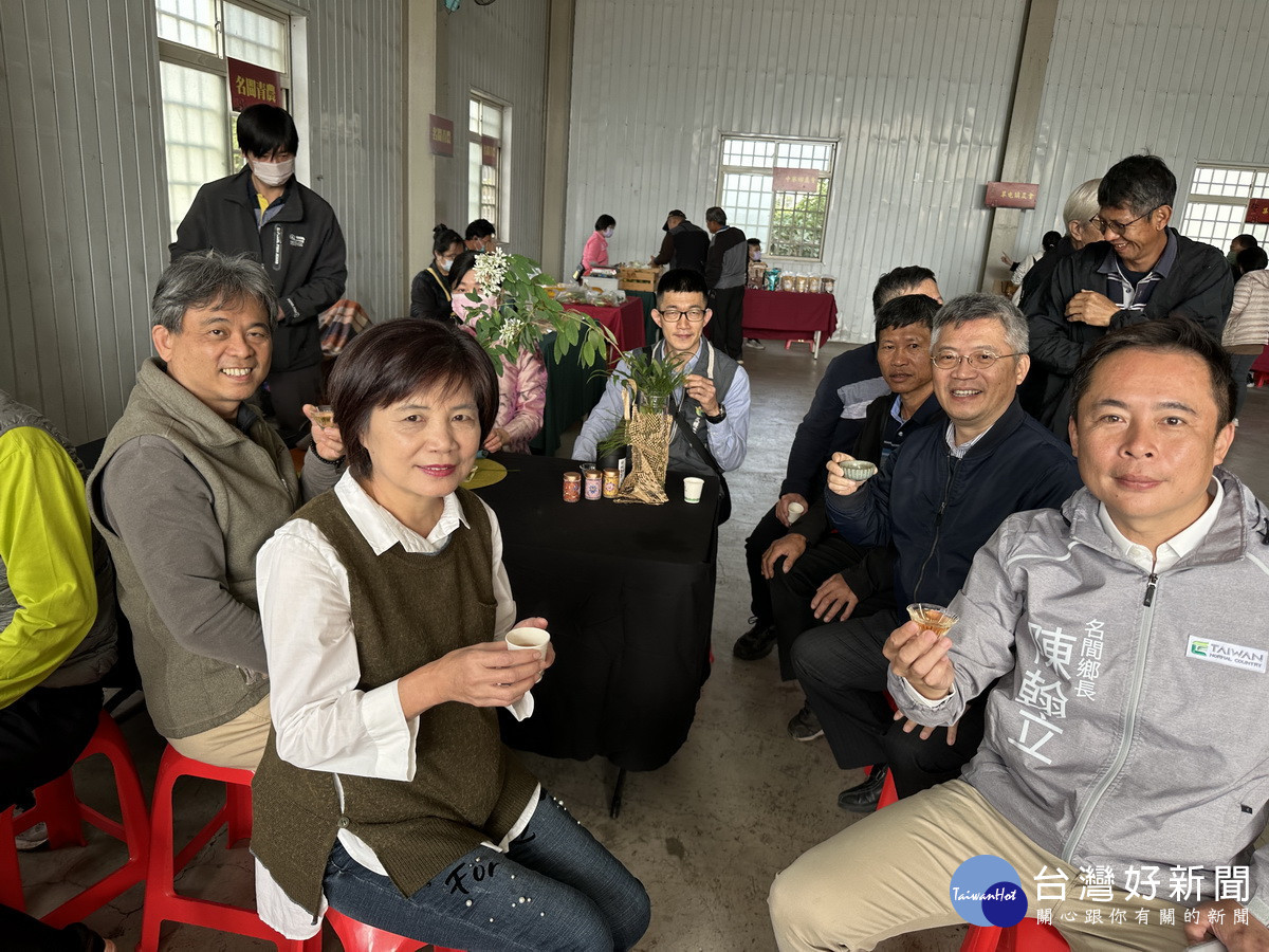 會場有茶席與10個農特產攤位。(記者扶小萍攝)