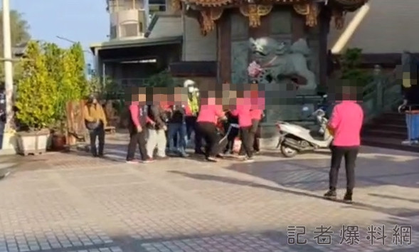 高雄,宮廟,借廁所,亂停車, 衝突