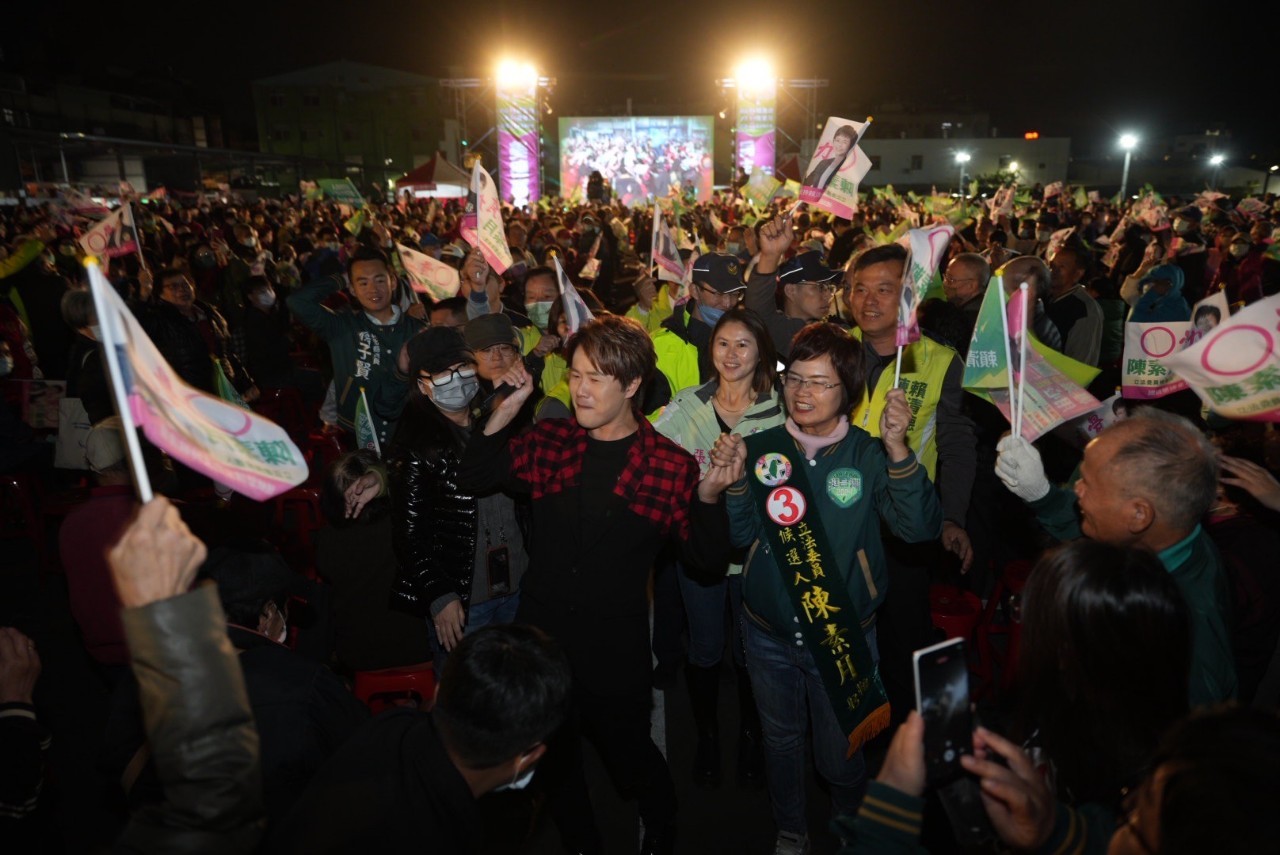 ▲彰化縣第四選區立委候選人陳素月舉辦「美德贏台灣音月會」，邀請金曲巨星助陣，這場「美德贏台灣音月會」凝聚了熱愛台灣的支持者，也展現了支持者的熱情。（陳素月競總提供）