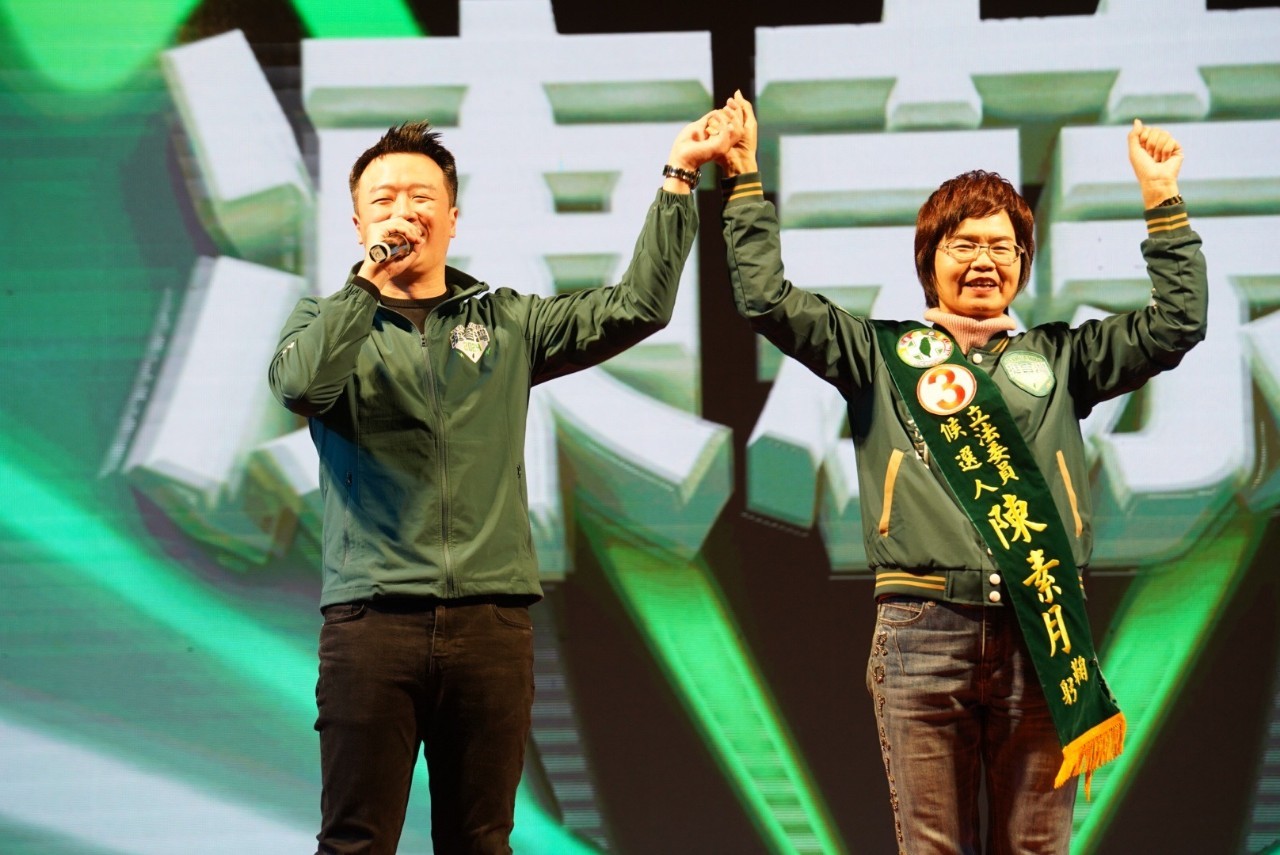 ▲彰化縣第四選區立委候選人陳素月舉辦「美德贏台灣音月會」，邀請金曲巨星助陣，這場「美德贏台灣音月會」凝聚了熱愛台灣的支持者，也展現了支持者的熱情。（陳素月競總提供）