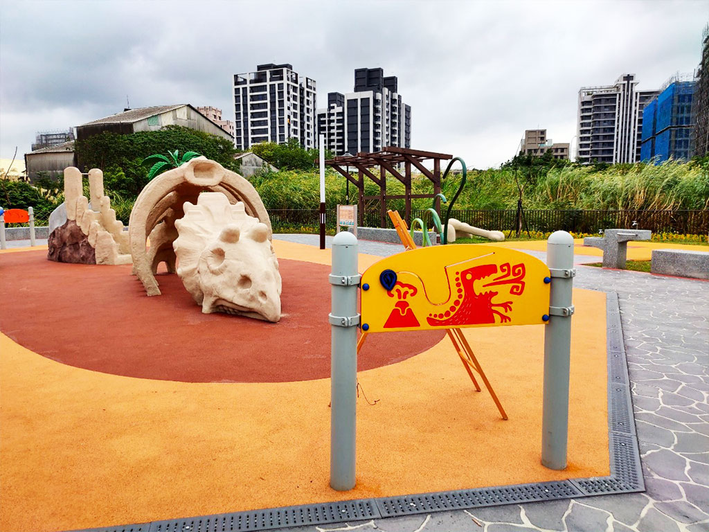 鶯歌逗逗龍公園巨大的三角龍化石令人印象深刻。(圖/新北市政府提供)