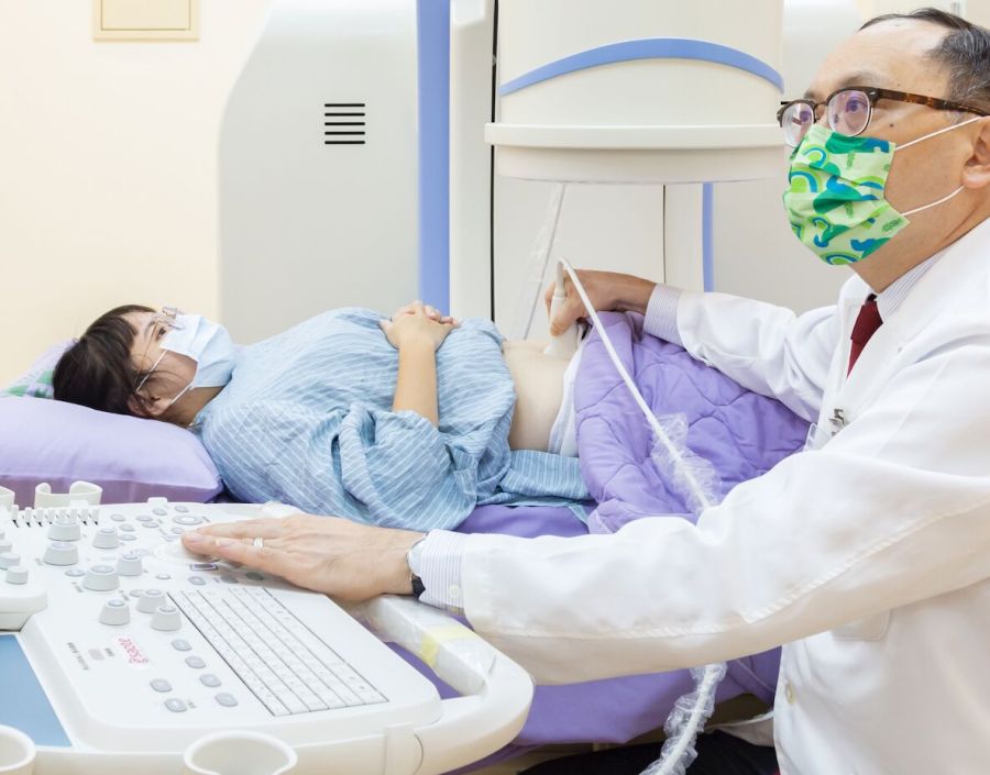 腰痠、頭暈無法久站... 熟女竟是「8公分子宮肌瘤壓迫神經」 243