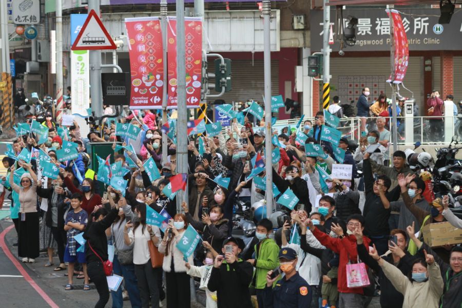 柯黑也響應白紙運動!柯高雄車掃 民眾舉支持柯文哲加速統一 242 柯黑也響應白紙運動!柯高雄車掃 民眾舉支持柯文哲加速統一 241