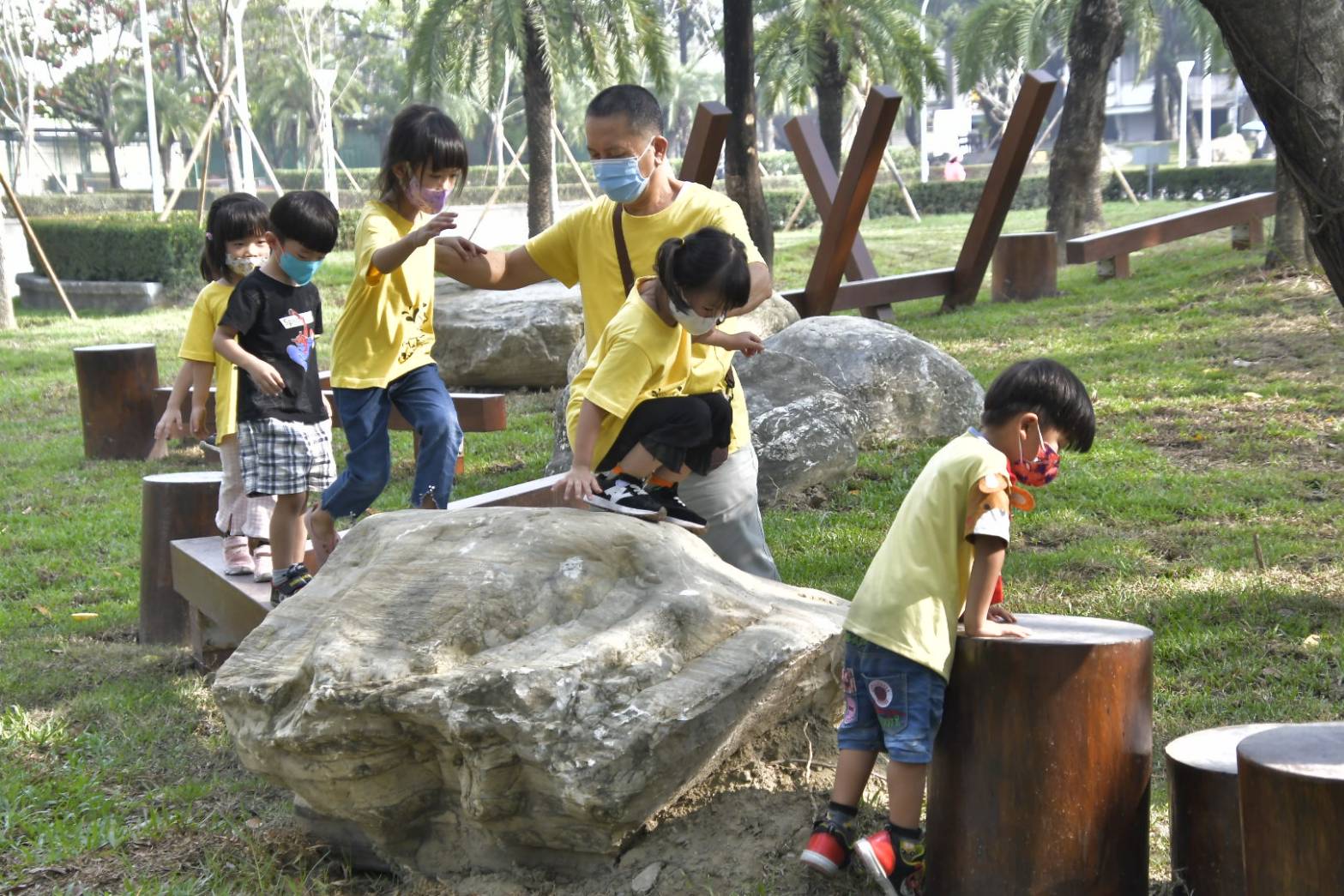 嗡嗡嗡 我當小蜜蜂　飛到和平公園趣滑梯