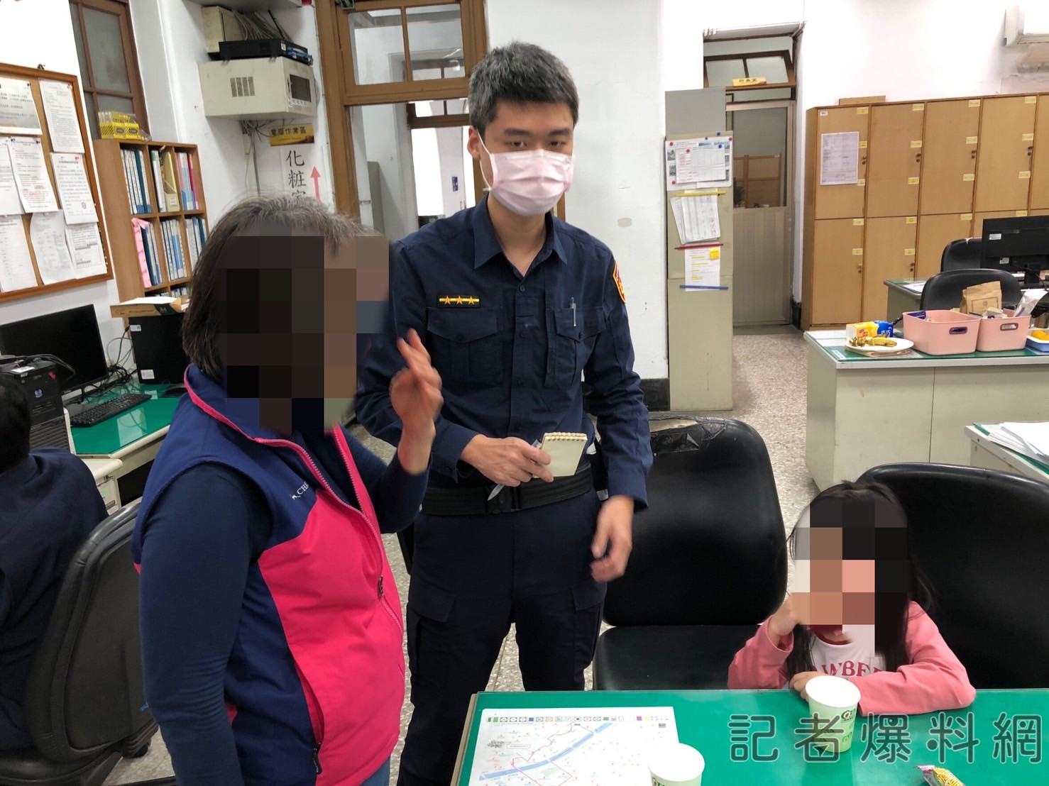 萌童 阿嬤 警察