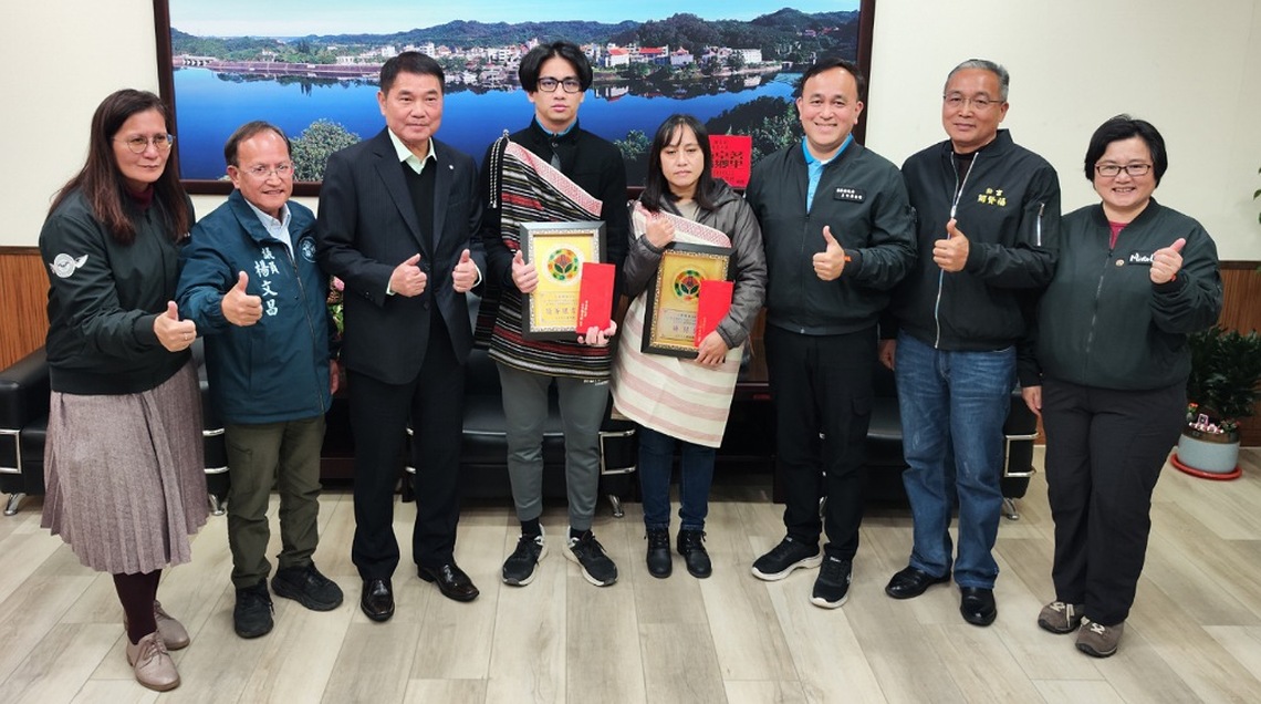 苗栗賽夏館榮獲全國原民文化館金賞獎3連霸 鍾東錦表揚風曉春、黃健瑜保存文化用心