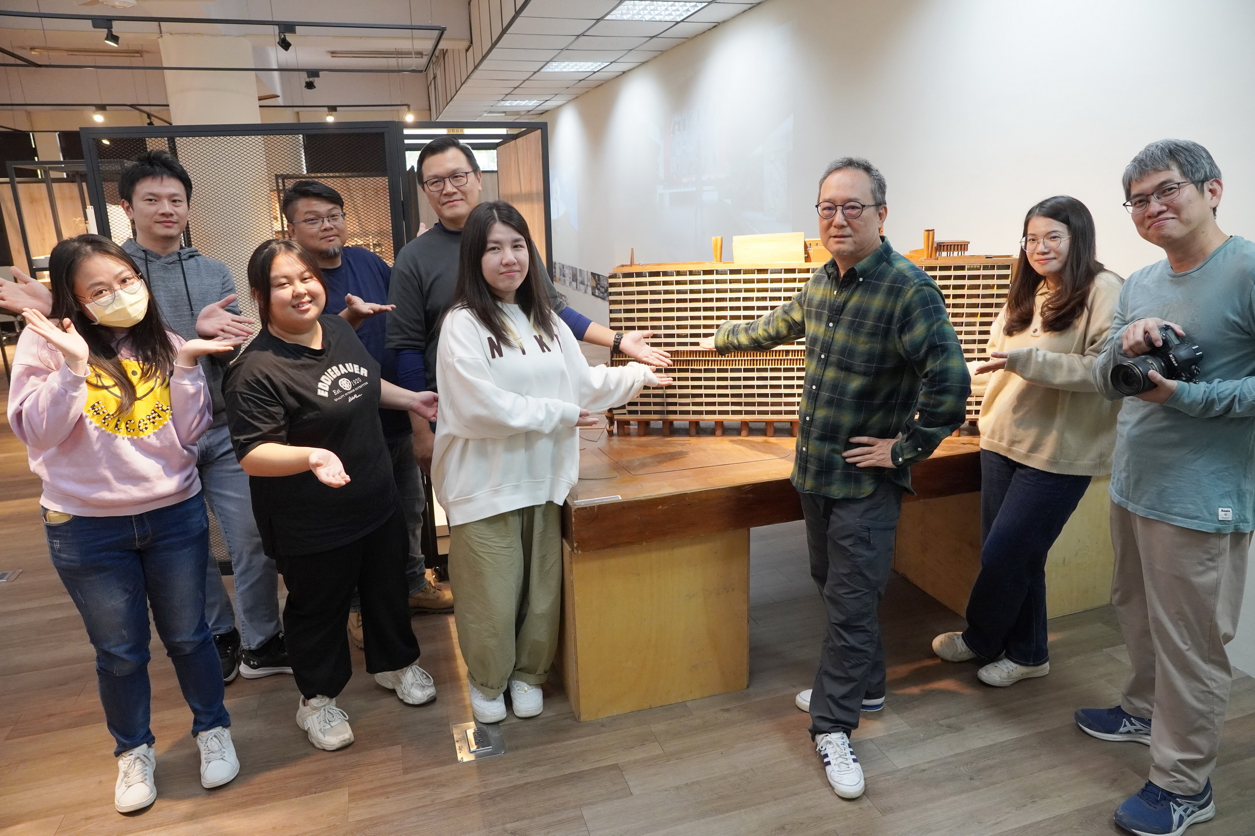 ▲大葉大學空間設計學系結合數位視野思維與現代建築系譜，建置全國首創的「Archi-Vision Museum」建築先例典藏館，學生不用出國也能有系統的學習當代經典案例。（記者張溎壕攝）