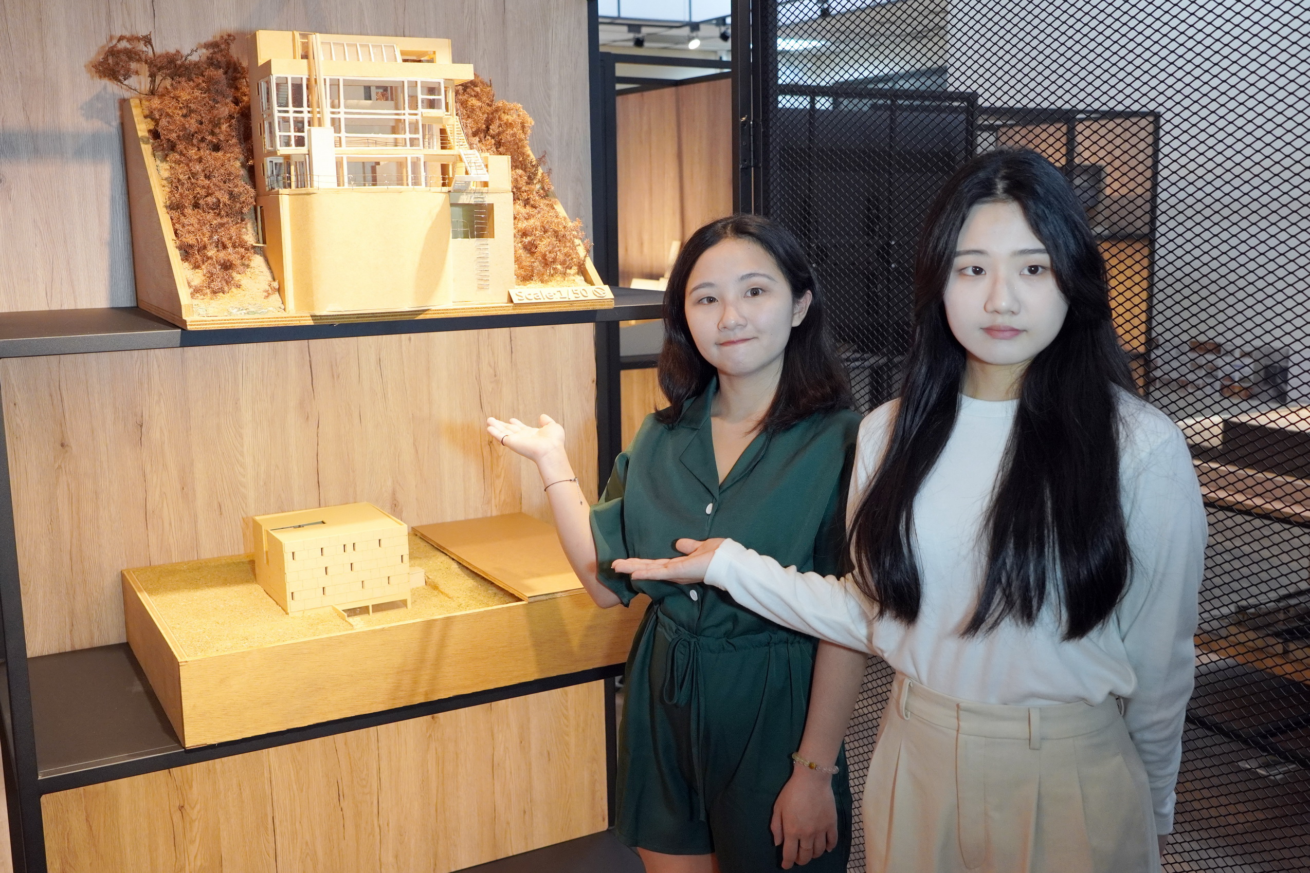 ▲大葉大學空間設計學系結合數位視野思維與現代建築系譜，建置全國首創的「Archi-Vision Museum」建築先例典藏館，學生不用出國也能有系統的學習當代經典案例。（記者張溎壕攝）