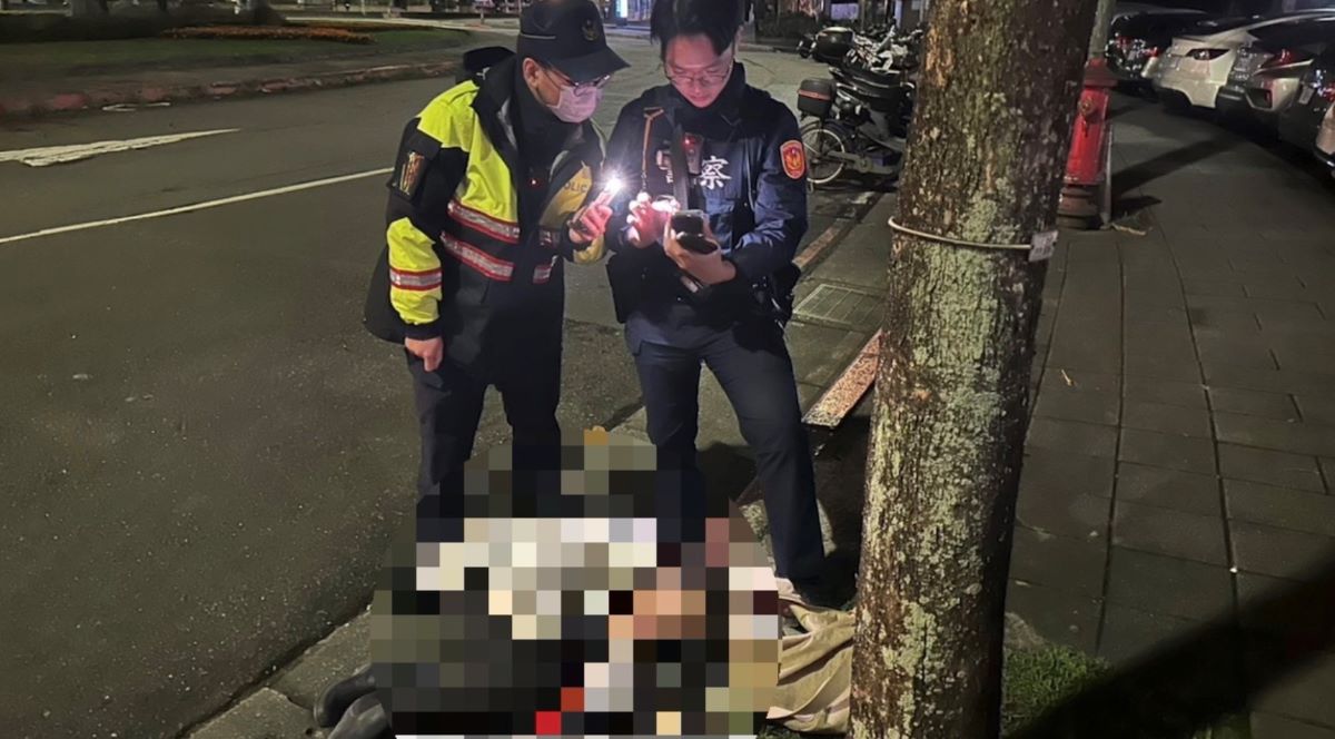 女子深夜醉倒路旁 內湖警找到男友協助