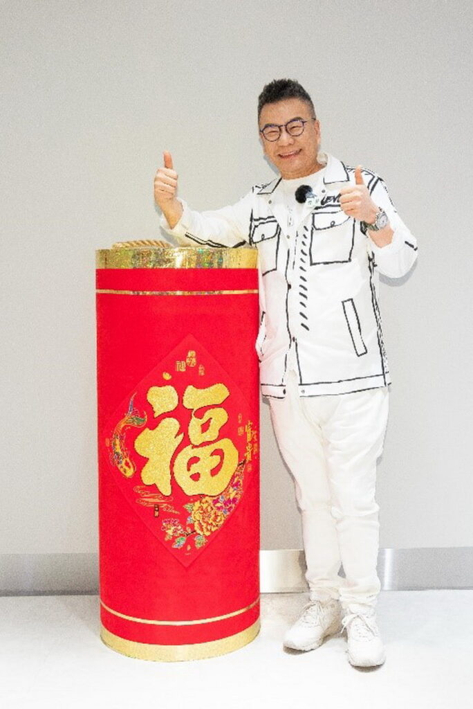 沈玉琳跟大家拜個早年,祝福大家好運龍吼哩,好運龍總來!(圖片提供:東森廣場台北車站)