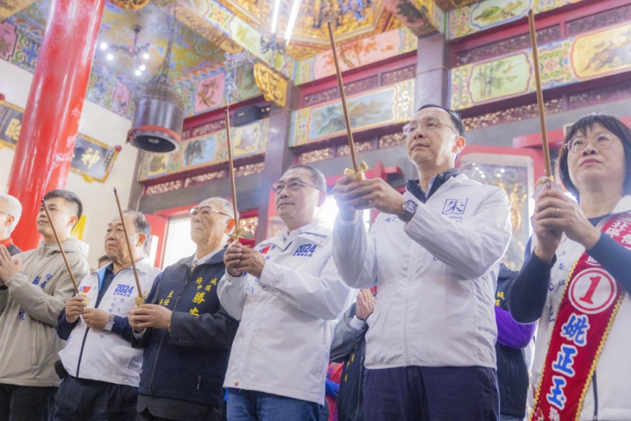 高端疫苗合約遲未公布 侯友宜:賴清德10天沒回在串證? 196 侯友宜8日於台南市車掃。