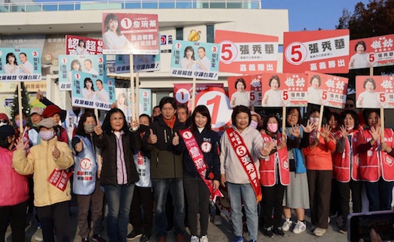 國民黨立委參選人詹琬蓁、張秀華合體拜票 要讓嘉義改變成真